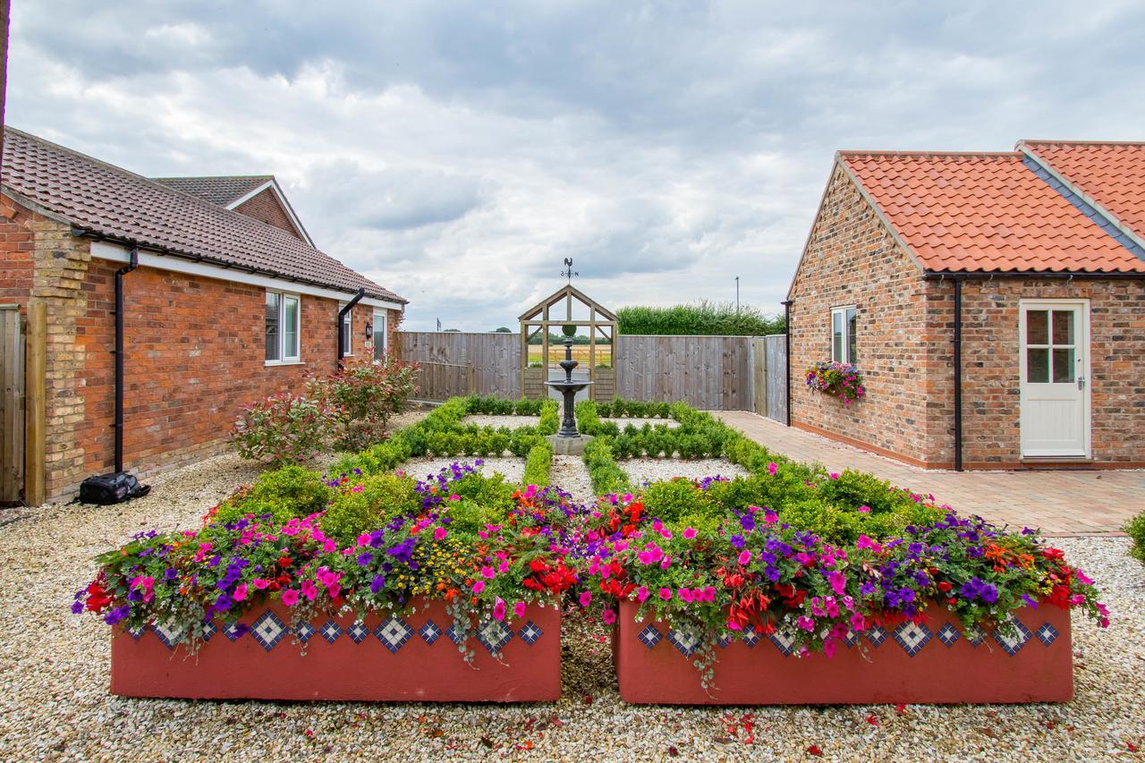 North Somercotes Meals Farm - Courtyard Room מראה חיצוני תמונה